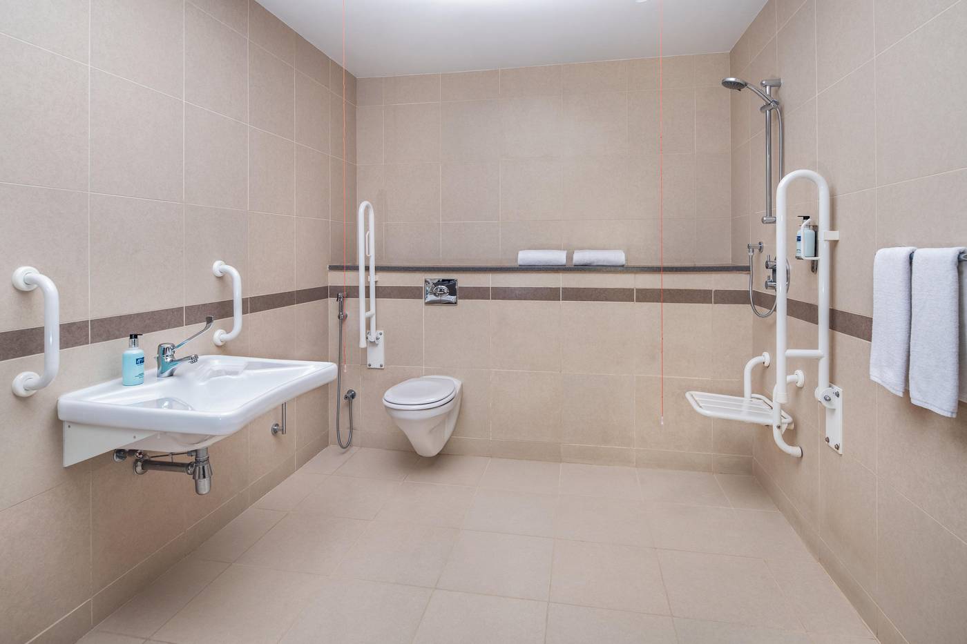 Holiday-Inn-Express-Jumeirah-Room-18