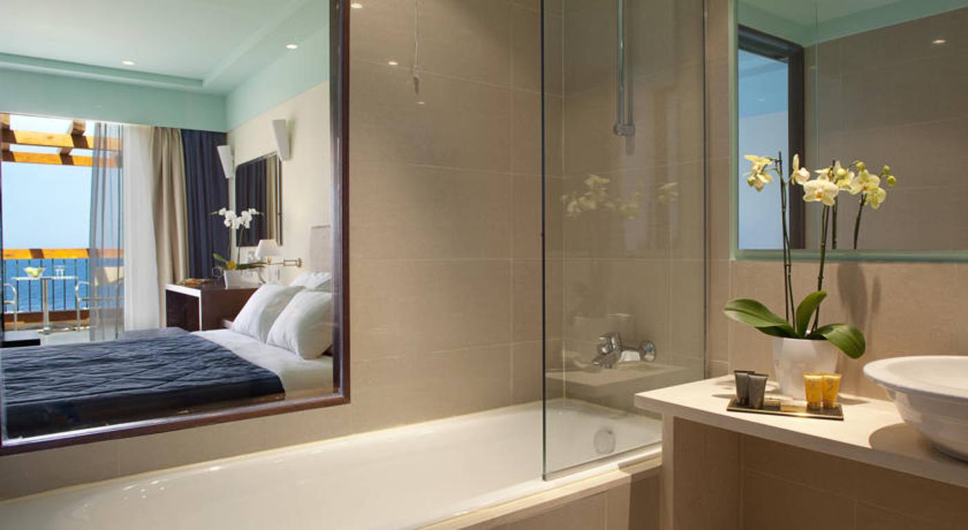 Louis-Apostolata-Island-Resort-Room-28