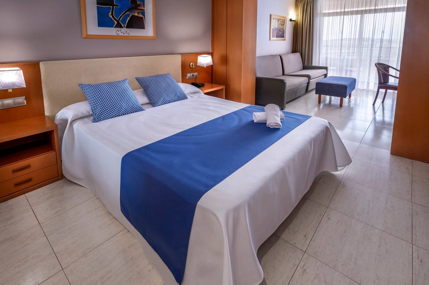 4R-Gran-Regina-Hotel-Room-16