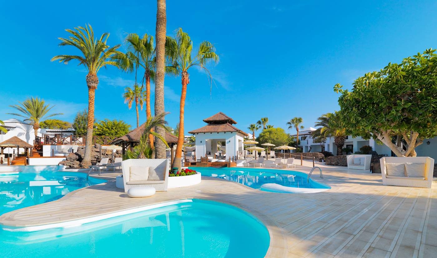 H10-White-Suites---Adults-Only-Pool-3