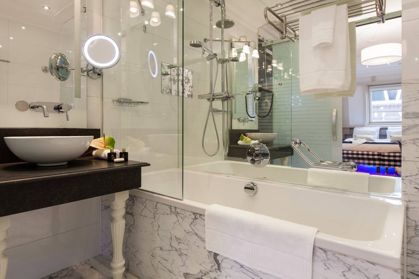 Amsterdam-Canal-Hotel-Room-34