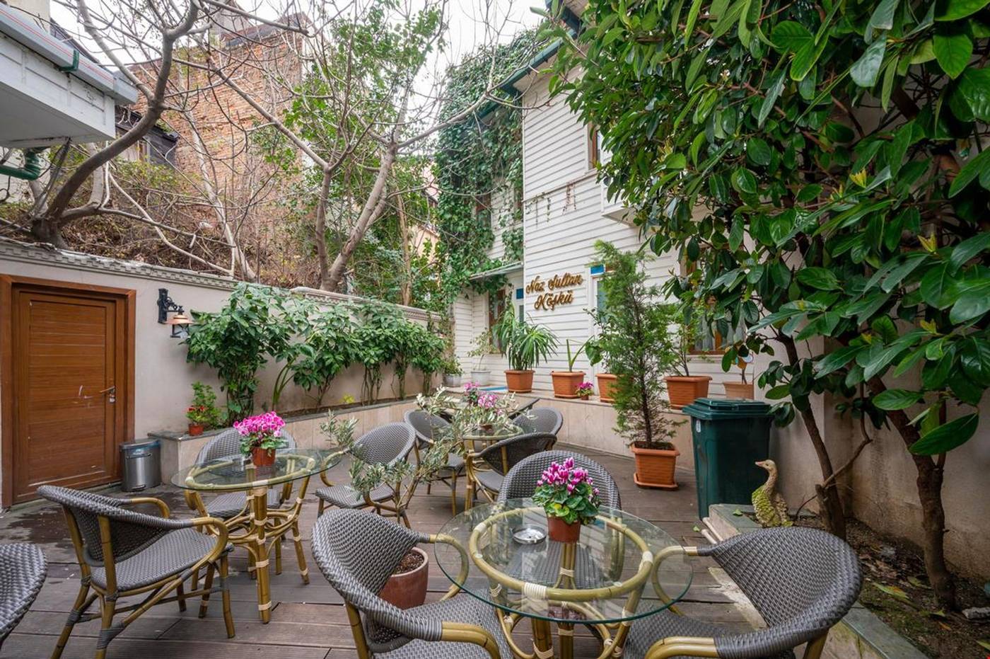 Villa-Paradiso-Hotel-Terrace-17