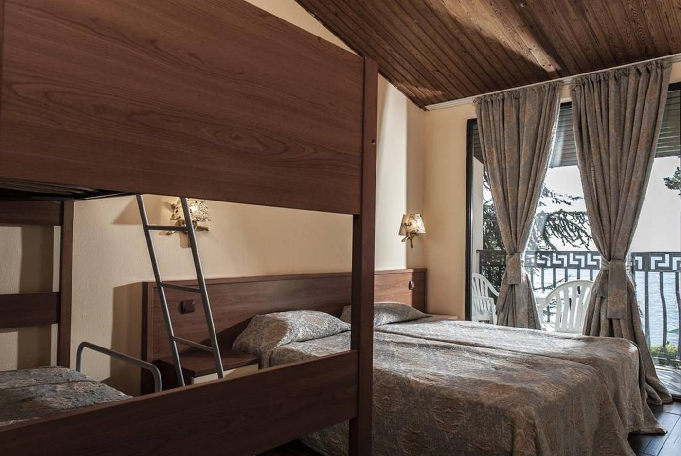 Elenite-Holiday-Village-Room-22