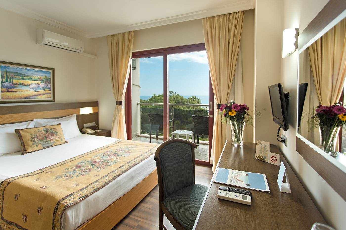 La-Mer-Hotel-Room-13