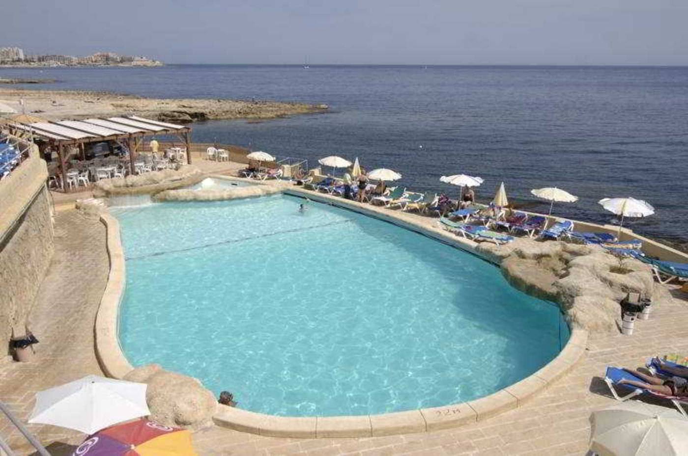 Preluna-Hotel---Spa-Pool-3