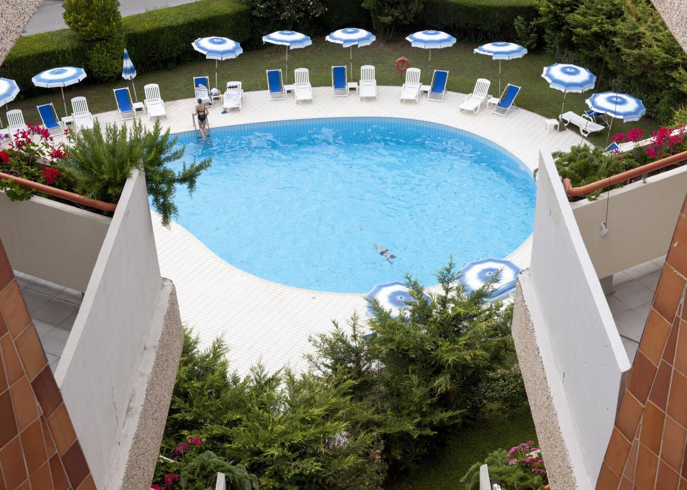 Suite-Marilia-Apartments-Pool-45