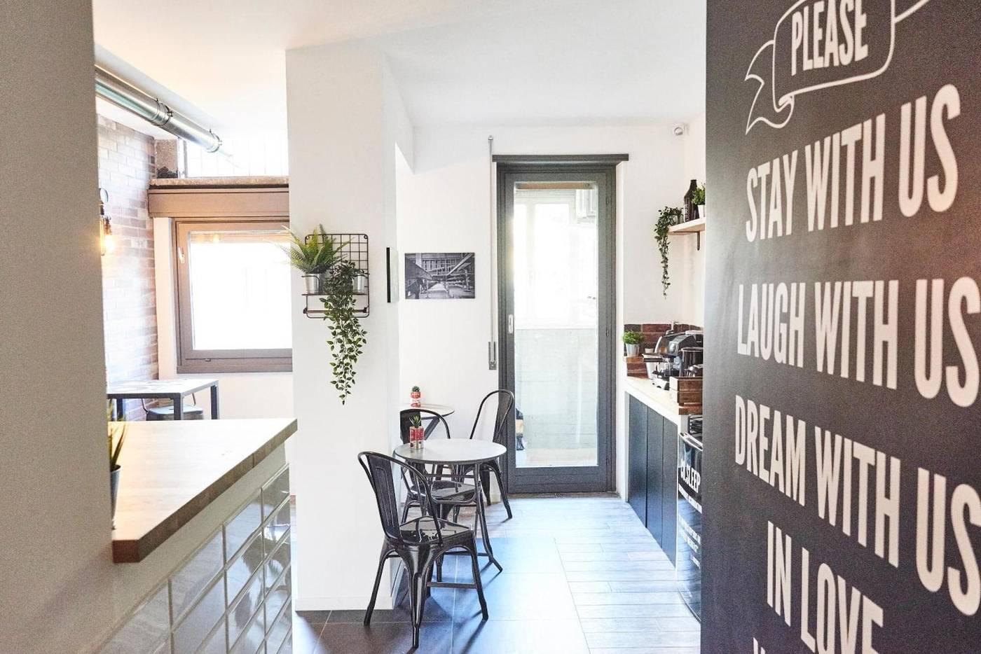 co-sleep-Restaurant-11