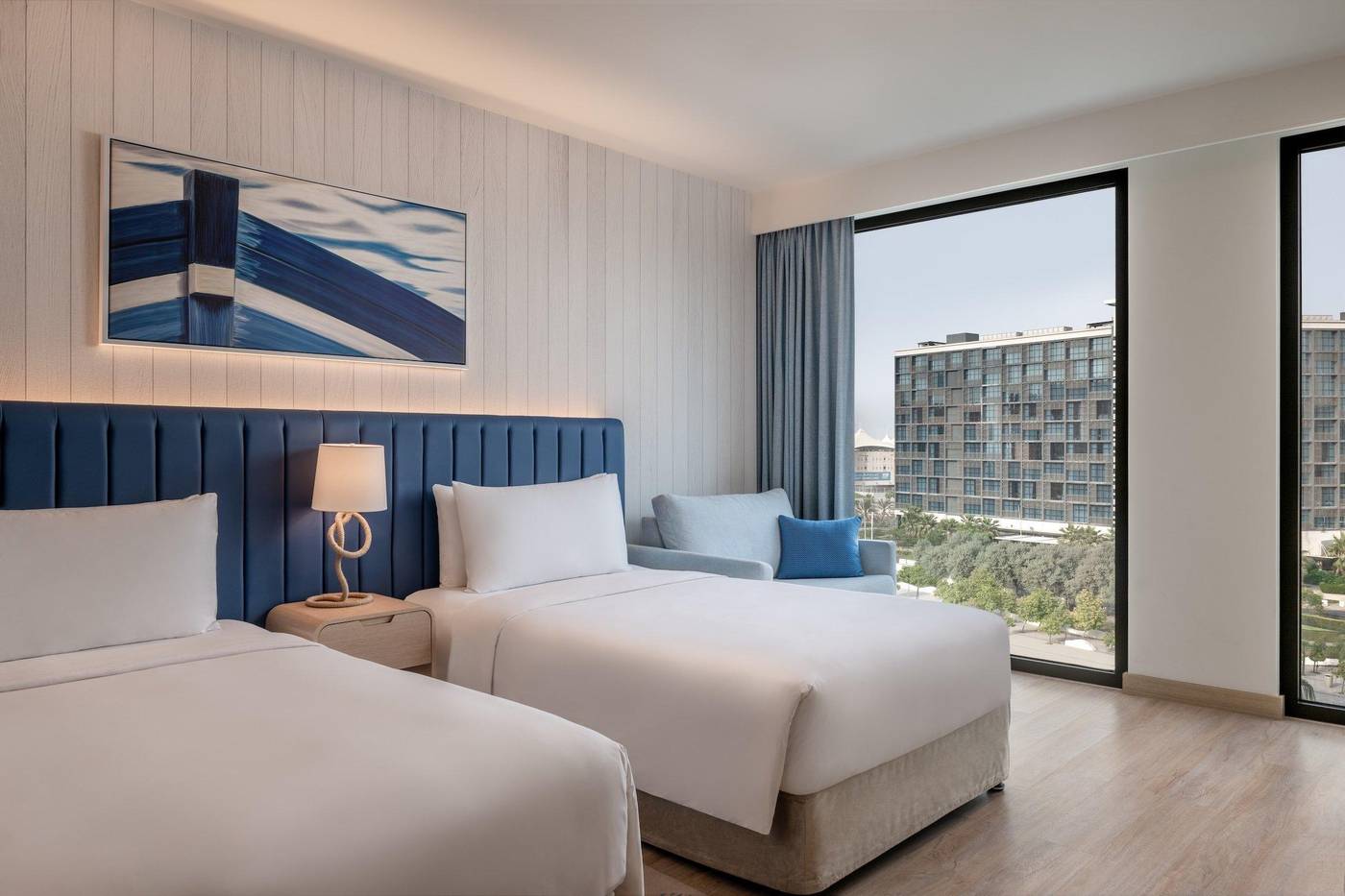 Crowne-Plaza-Hotel-Abu-Dhabi-Yas-Island-Room-10