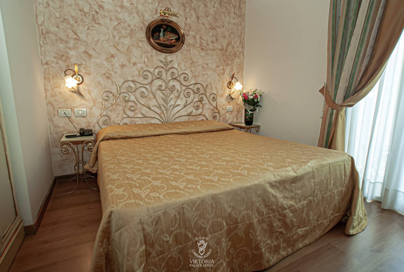 Viktoria-Palace-Room-16