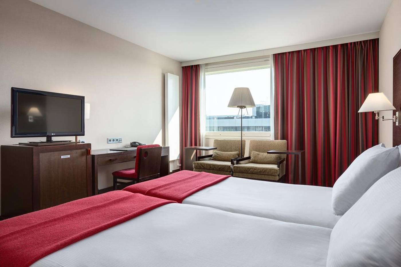 NH-Amsterdam-Schiphol-Airport-Room-22