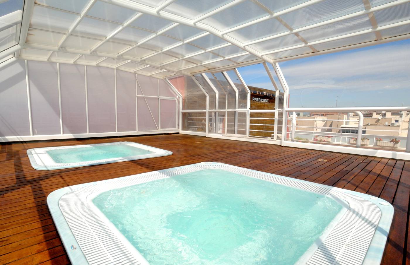 Evenia-President-Pool-17