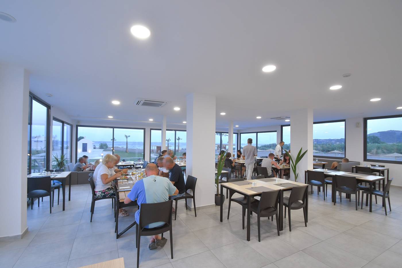 Evita-Bay-Restaurant-24