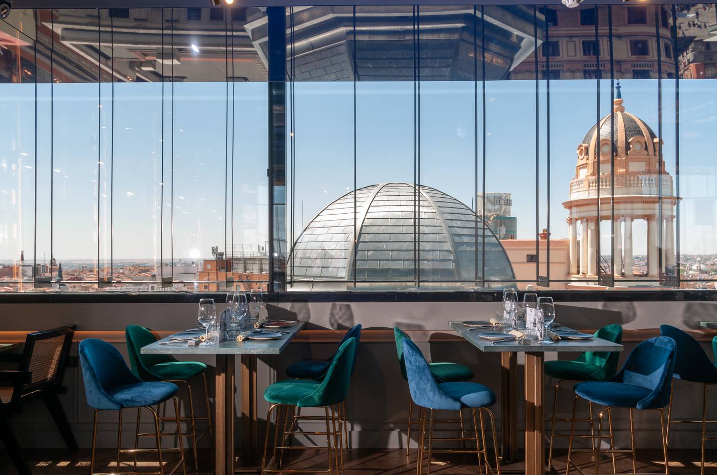 Smartrental-Collection-Gran-Via-Centric-II-Restaurant-85