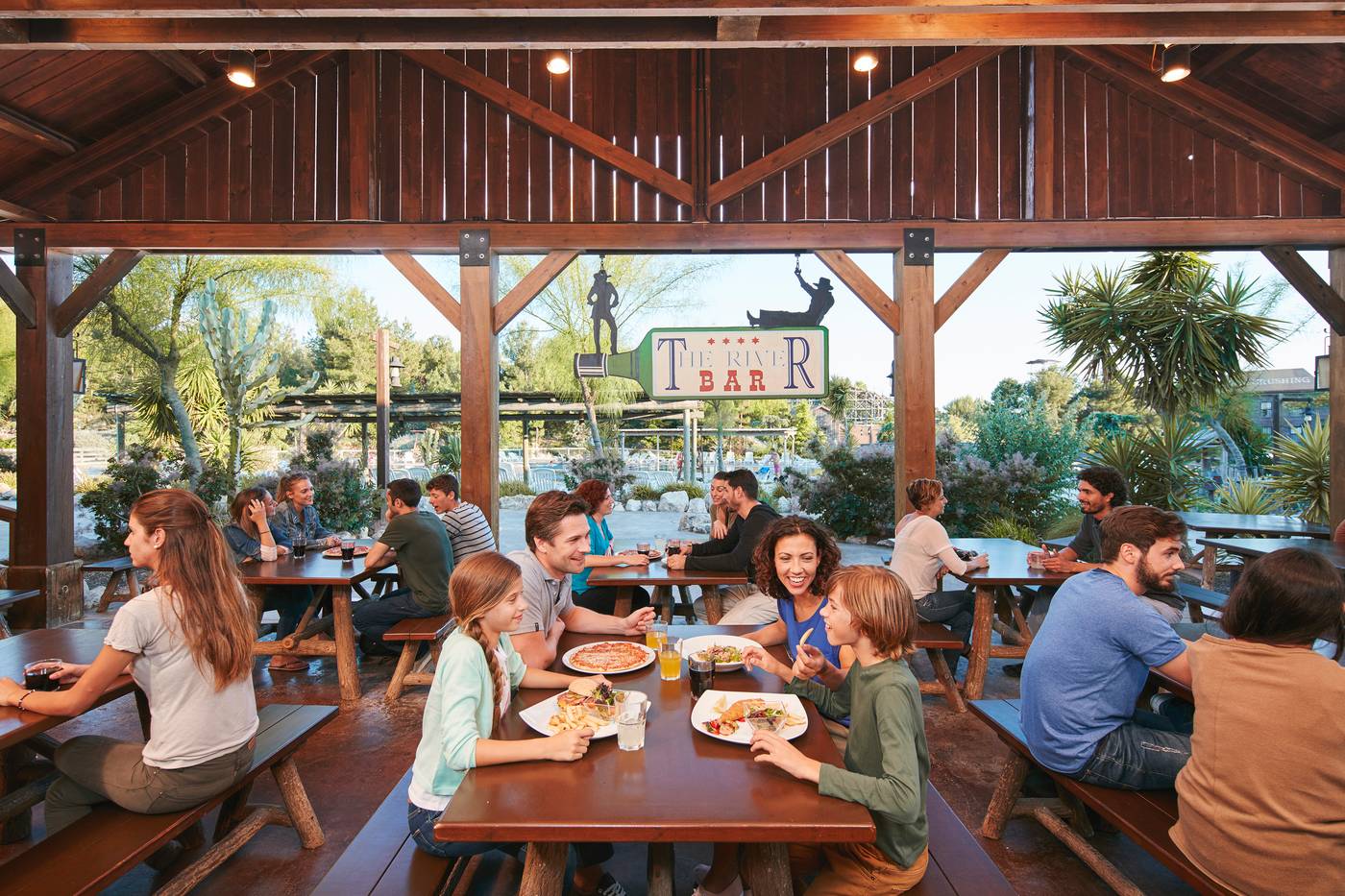 PortAventura-Hotel-Gold-River---Theme-Park-Bar-22