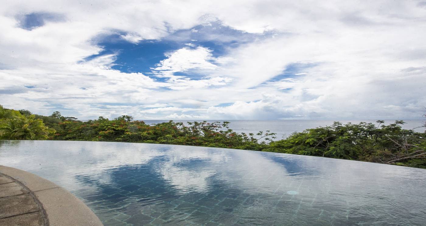 The-Villas-At-Stonehaven-Pool-2