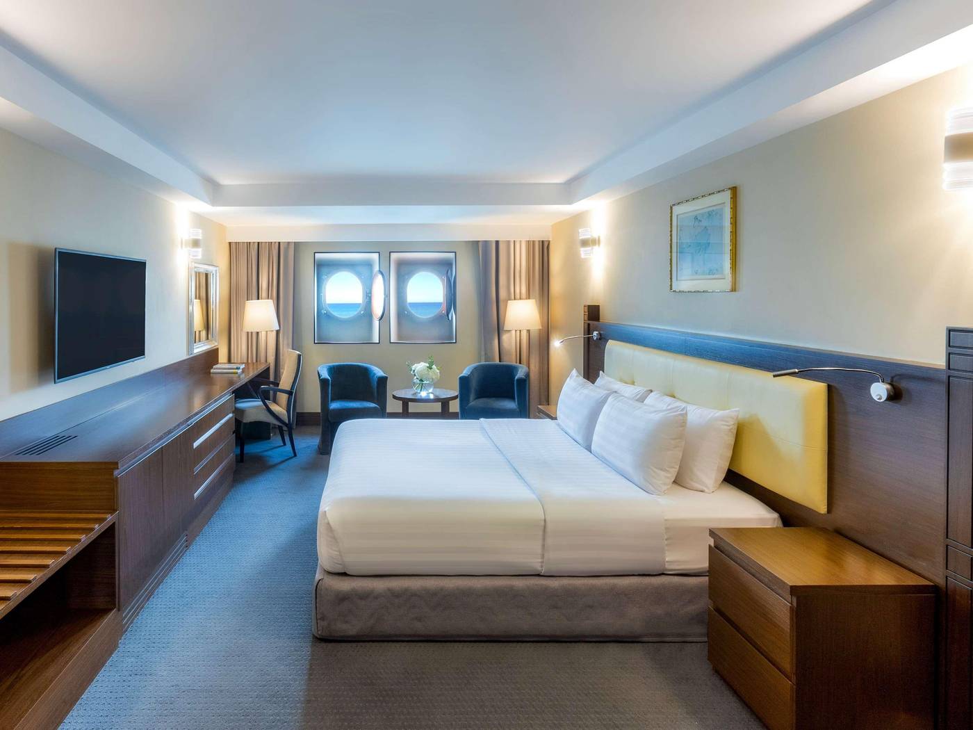 Queen-Elizabeth-2-Hotel-Room-18