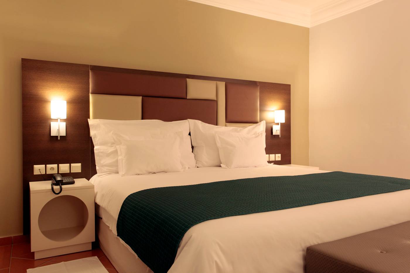 Kenzi-Europa-Room-17