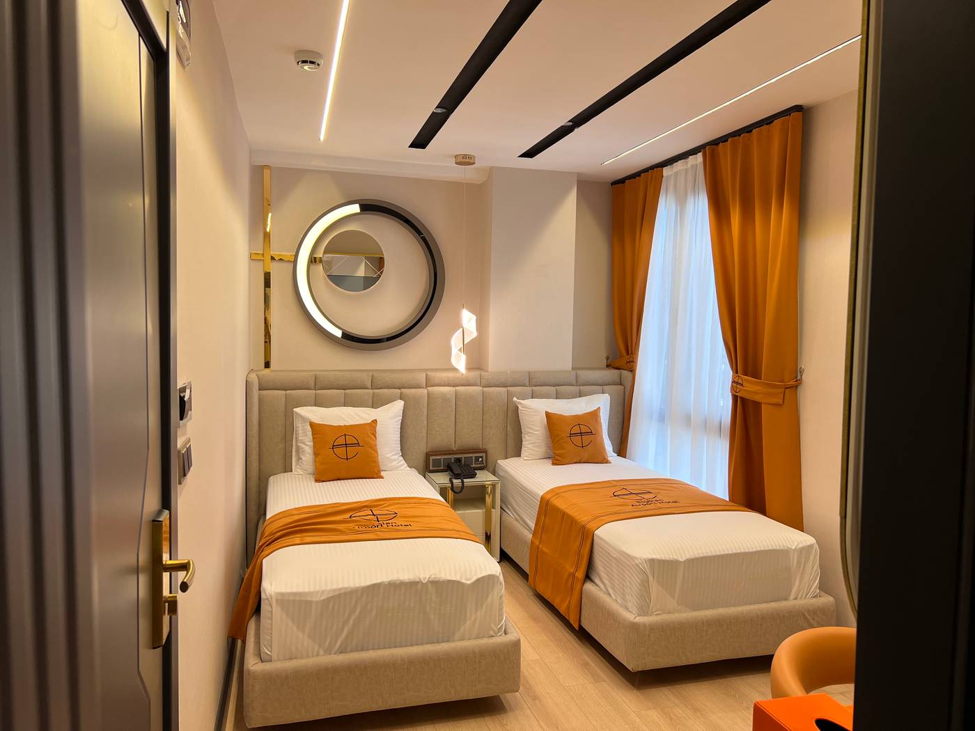 Elysian-Airport-Hotel-Room-10