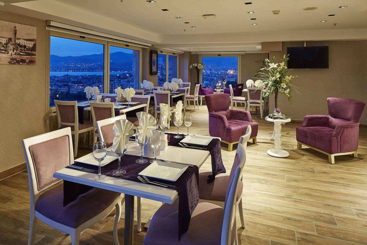 DoubleTree-By-Hilton-Izmir-Alsancak-Restaurant-46