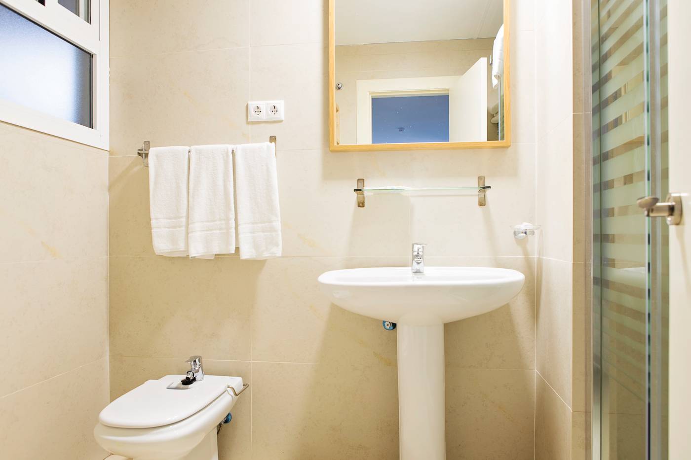 Malaga-Hotel-Eliseos-Room-26