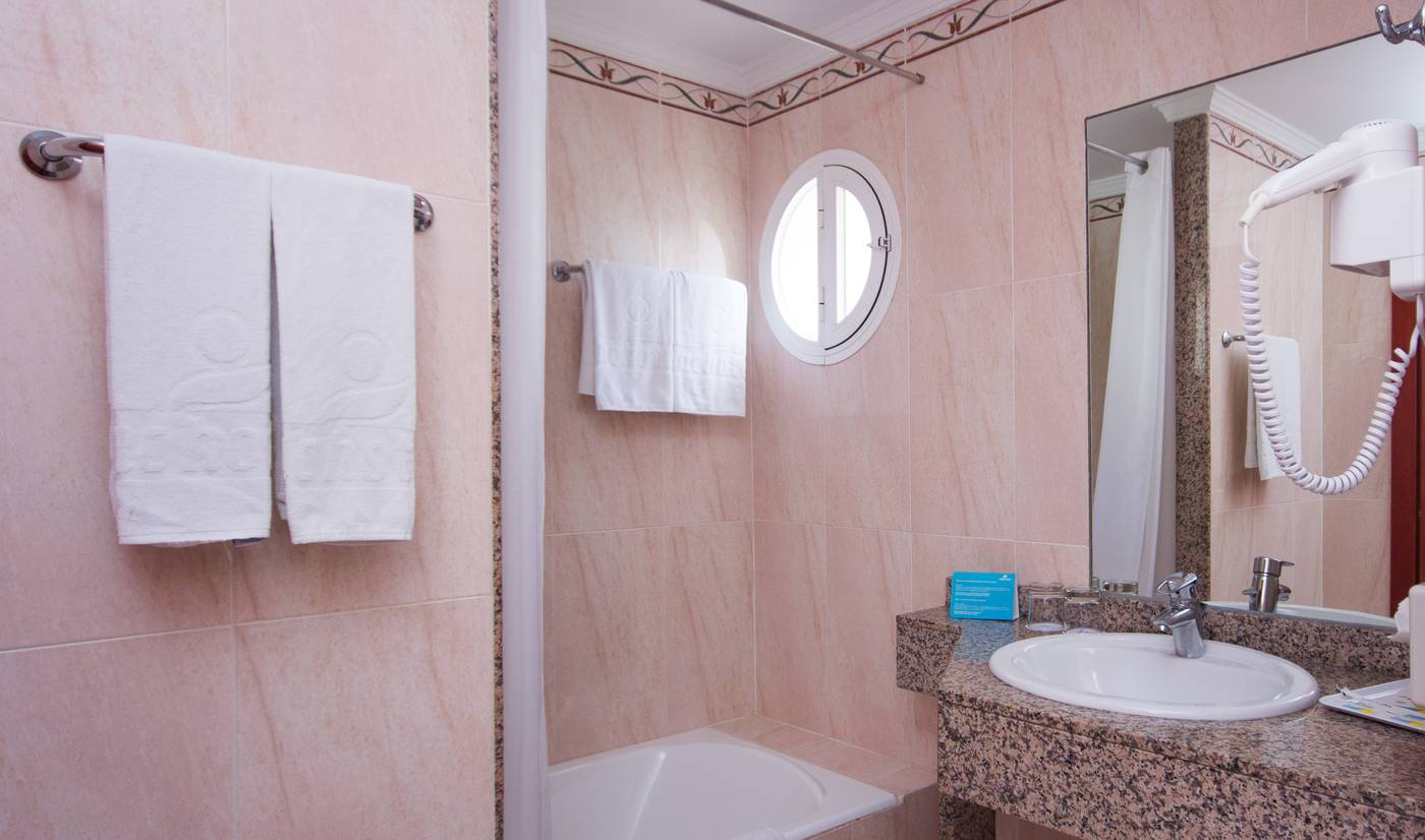 Mac-Puerto-Marina-Benalmadena-Room-34