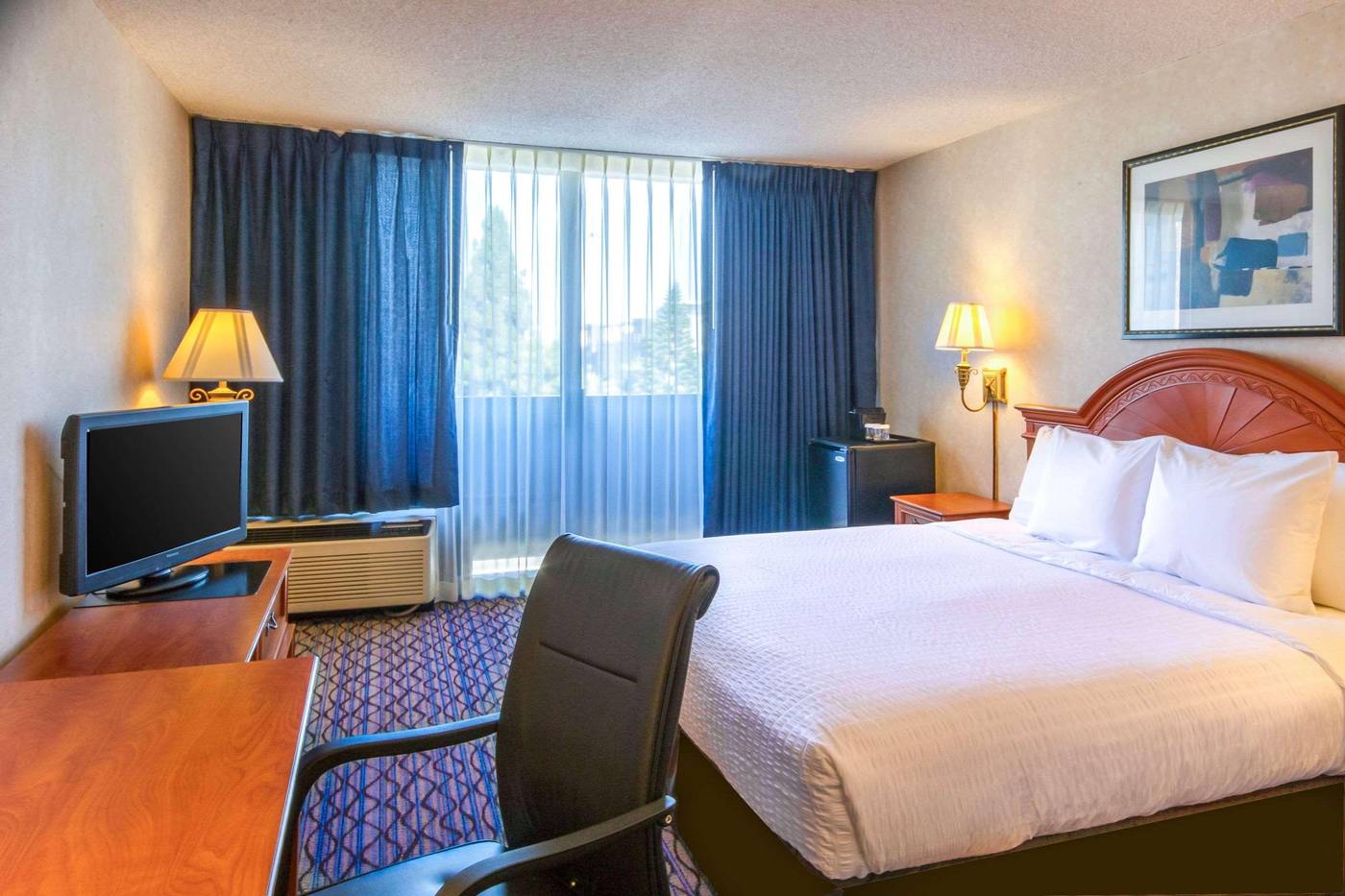 Clarion-Hotel-Anaheim-Resort-Room-40