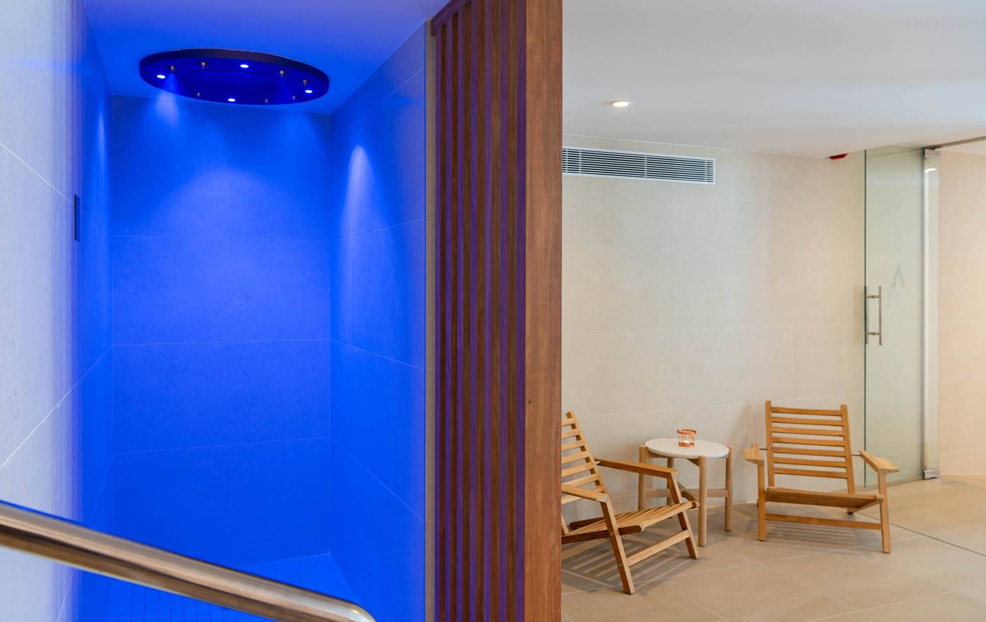 Aqua-Hotel-Montagut-Suites-Sports-and-Entertainment-75