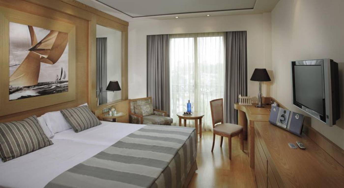 Las Arenas Balneario Resort