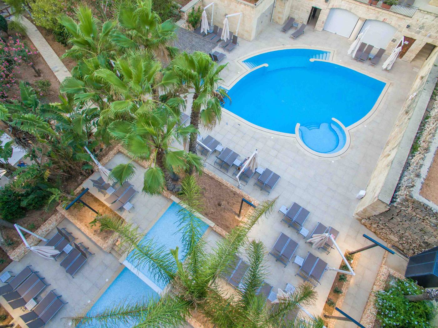 Maritim-Antonine-Hotel---Spa-Pool-2