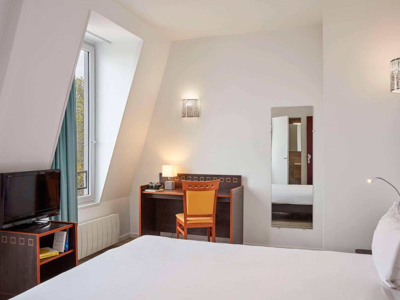Aparthotel-Adagio-access-Paris-Philippe-Auguste-Room-13