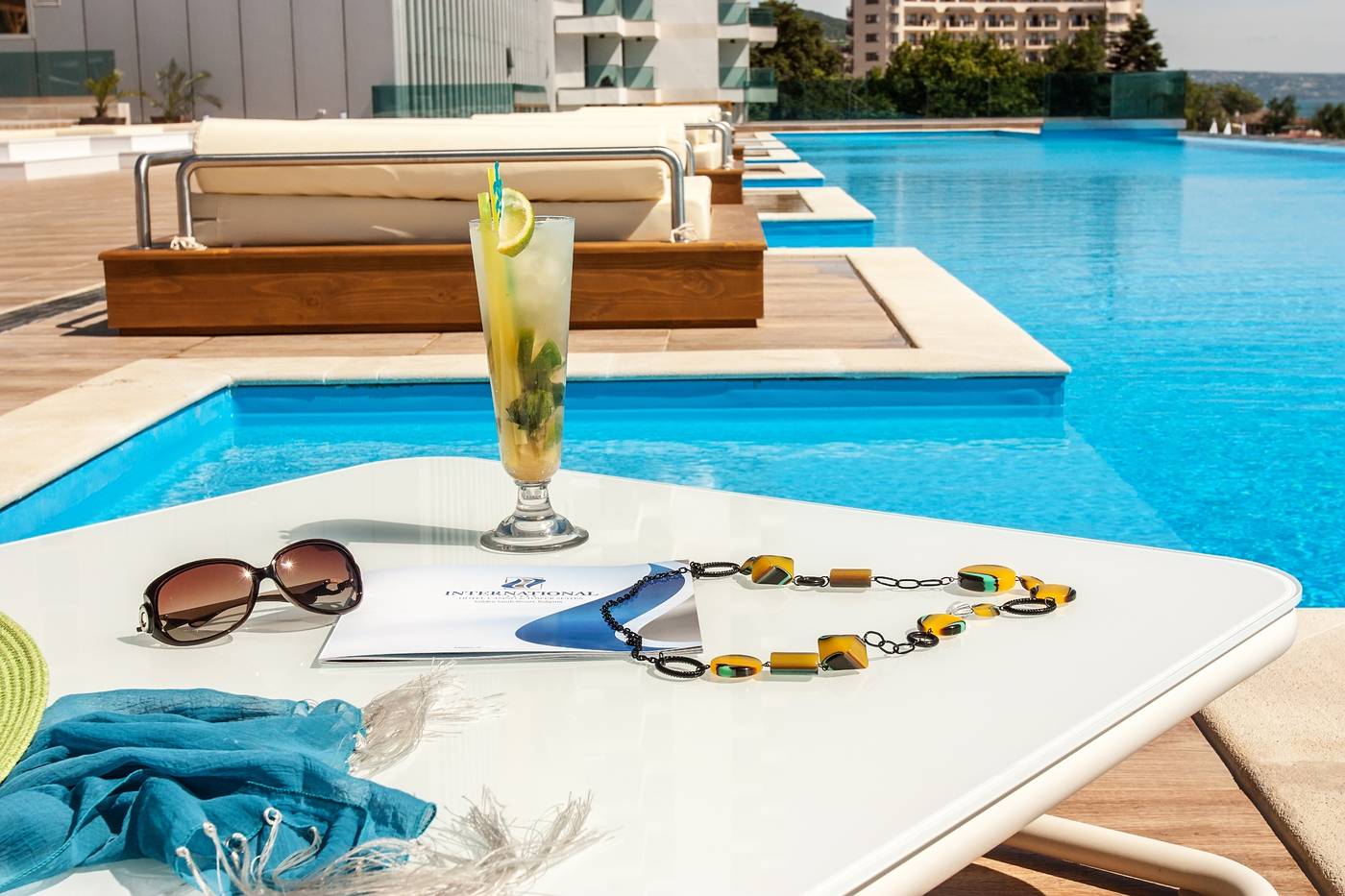 International-Hotel-Casino---Tower-Suites-Pool-11