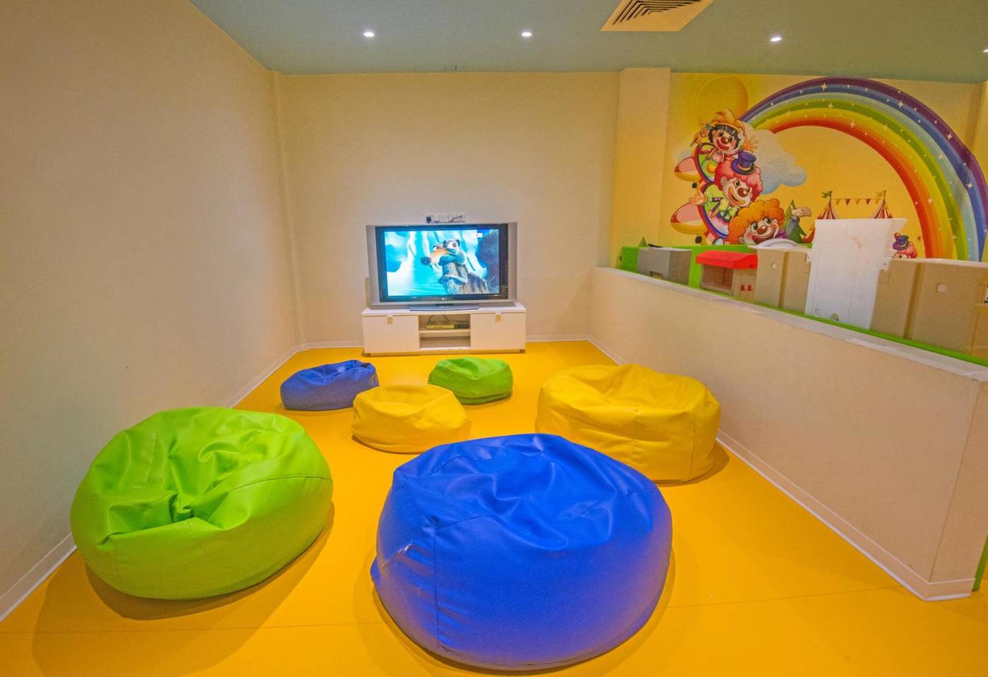 Adams-Beach-Hotel-Sports-and-Entertainment-69