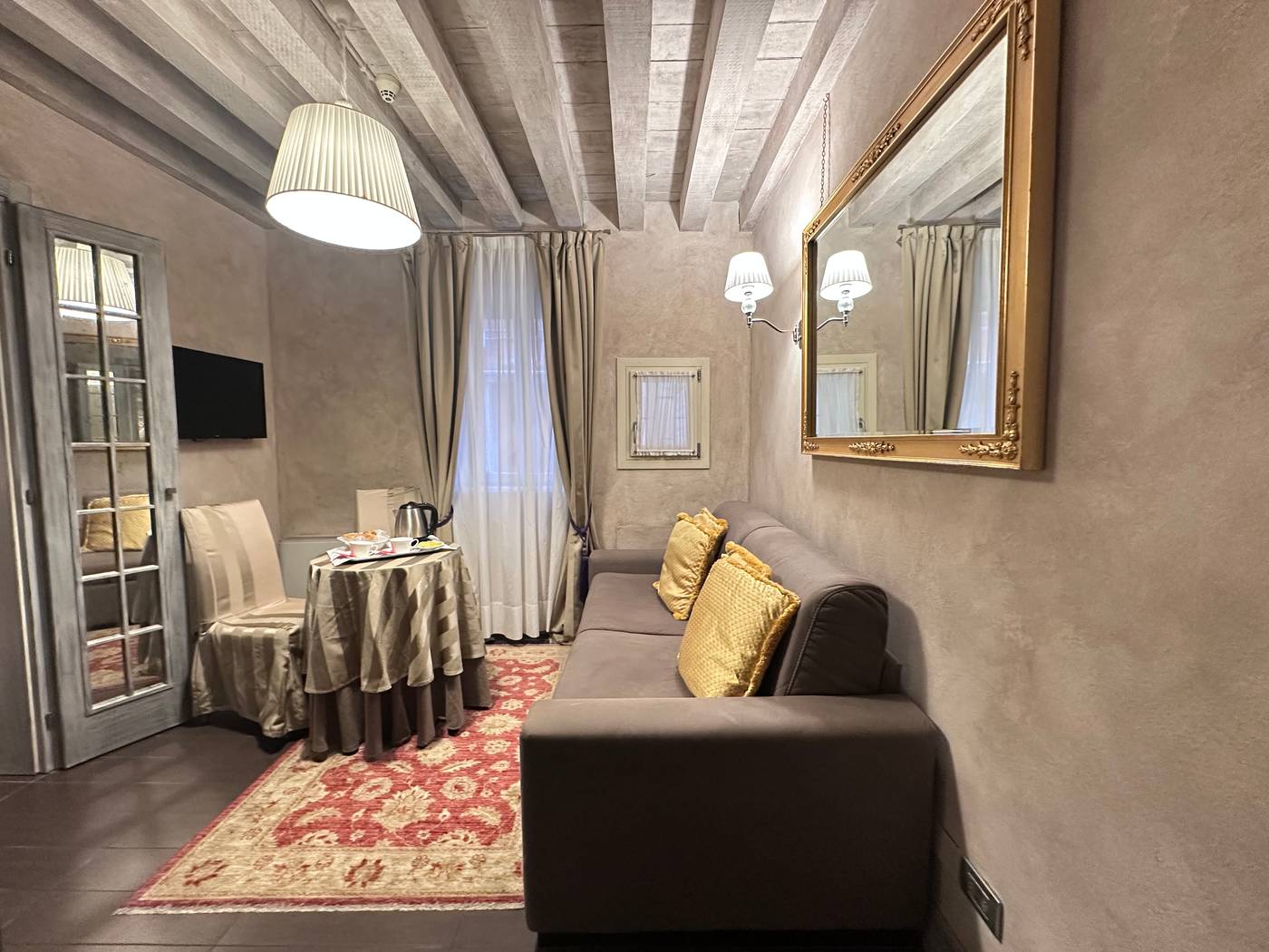 Hotel-Antiche-Figure-Room-30