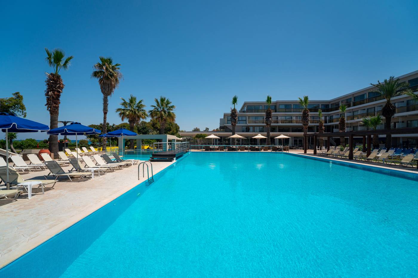 Ocean-Blue-Hotel-Pool-4