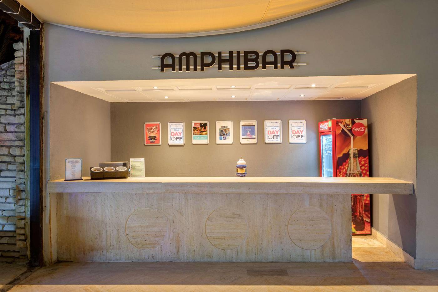 Seven-Seas-Hotel-Blue-Bar-82