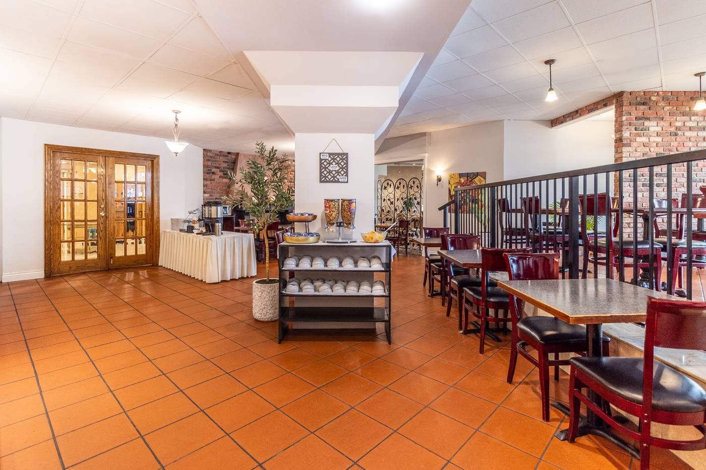 Atrium-Hotel-Vancouver-Restaurant-23