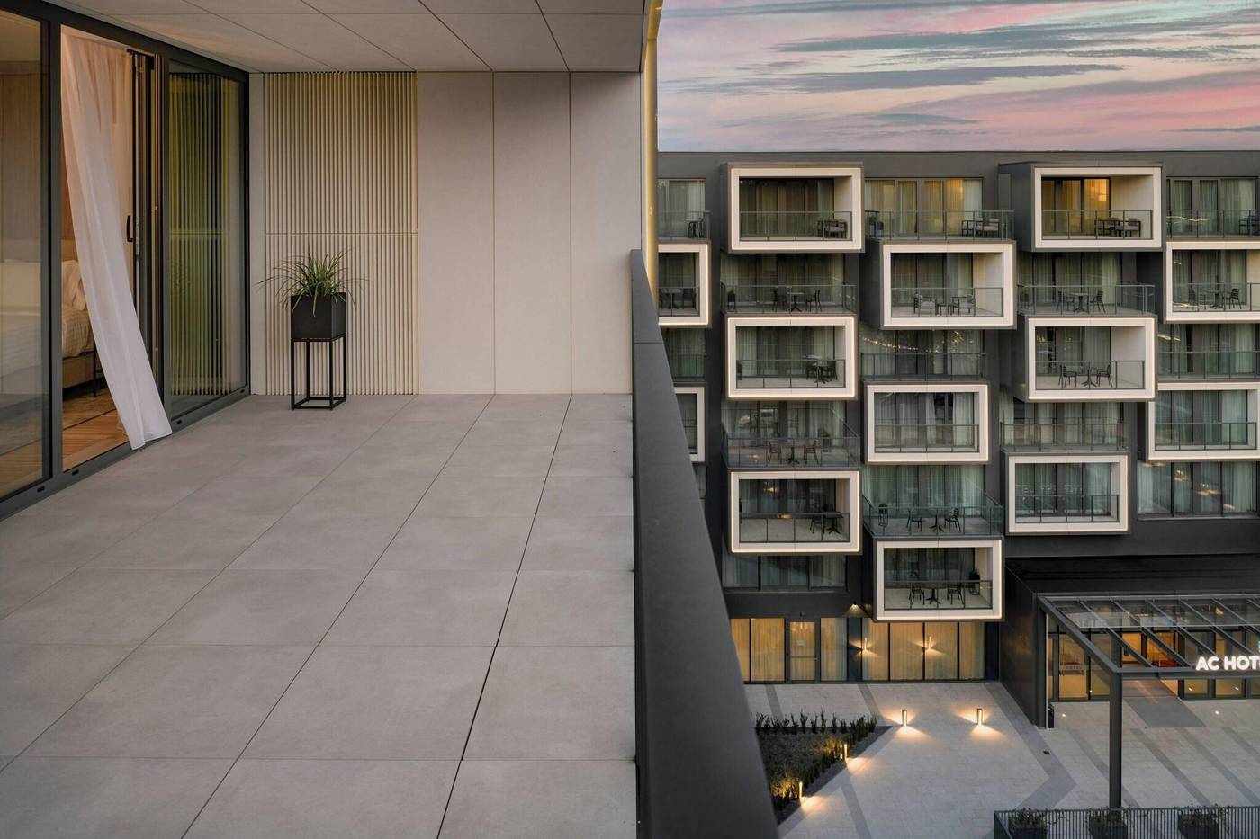 AC-Hotel-by-Marriott-Krakow-Room-77