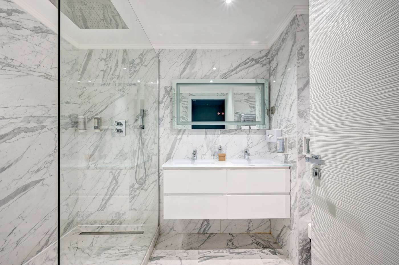 Juliana-Cannes-Room-36