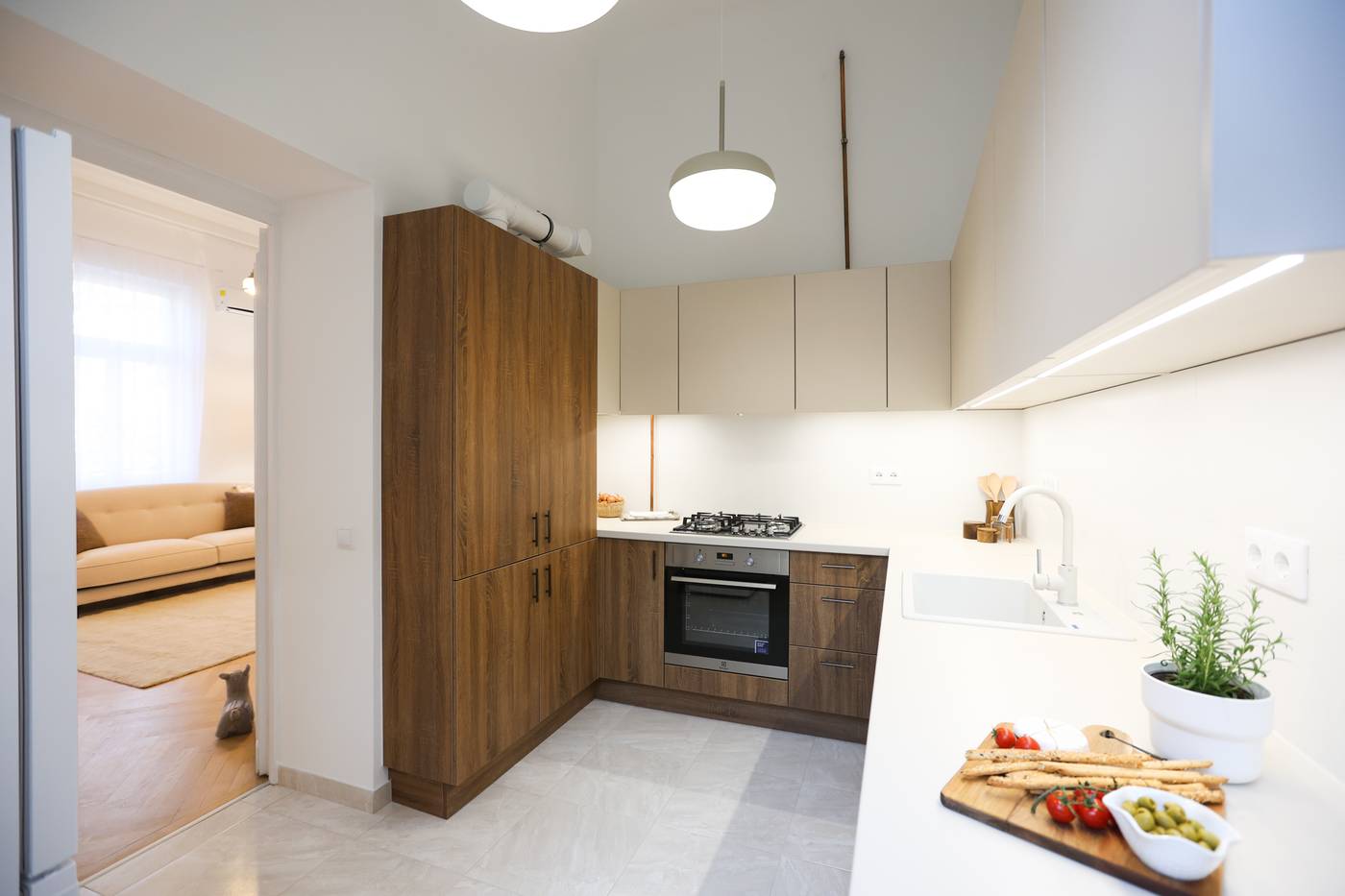 Mirage-Medic-Hotel-Room-10