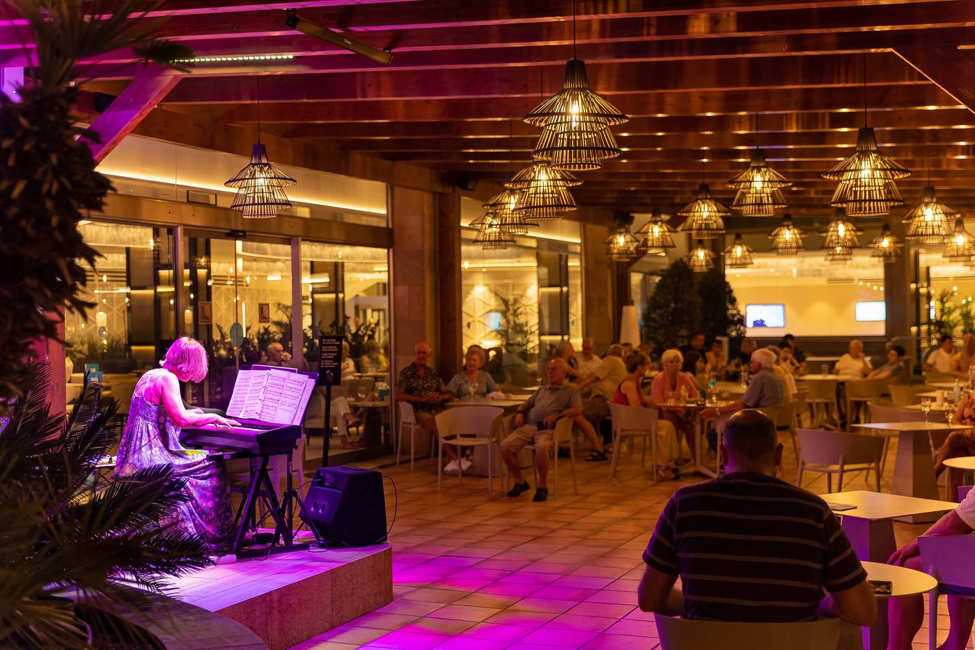 Golden-Bahia-de-Tossa-Sports-and-Entertainment-56