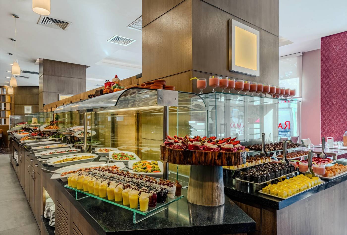 Ramada-Plaza-Izmir-Restaurant-45