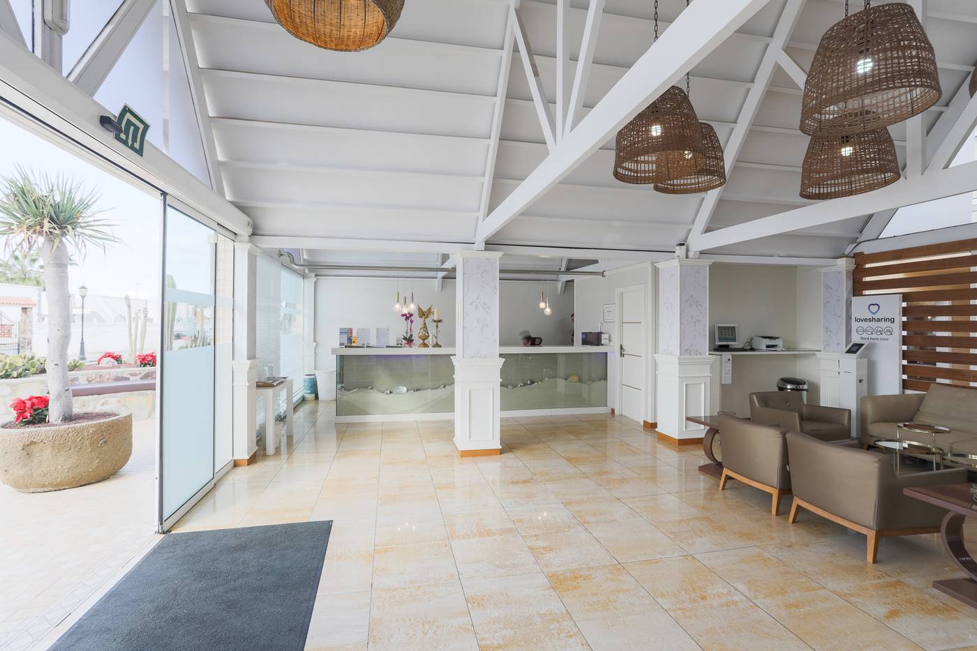 Arena-Suite-Lobby-43