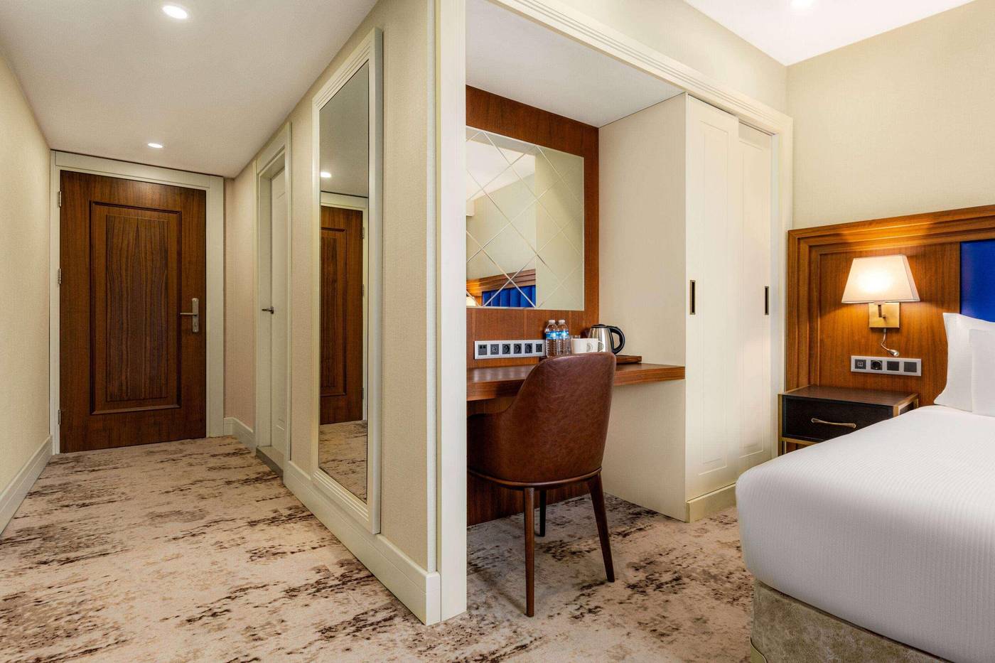Ramada-Plaza-By-Wyndham-Istanbul-Sultanahmet-Room-7
