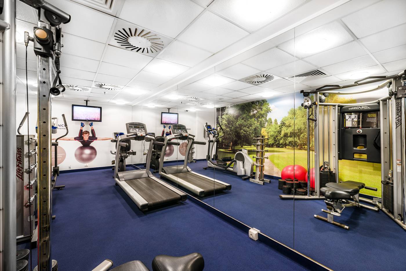 Novotel-Budapest-Centrum-Sports-and-Entertainment-81