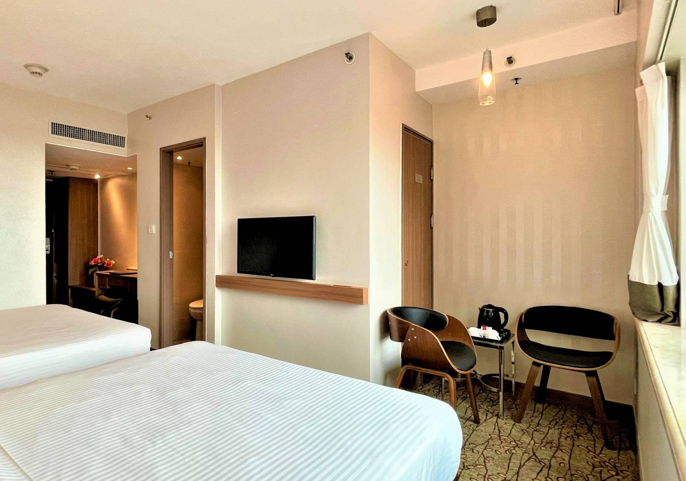 Lander-Grand-Hotel-Room-21