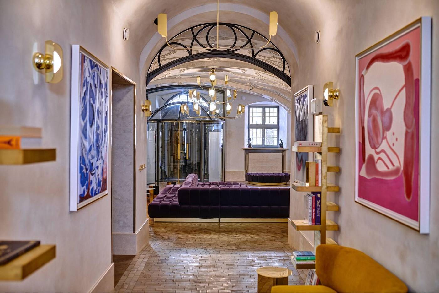 H15-Luxury-Palace-Lobby-34