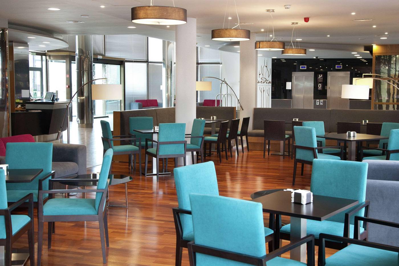 Hilton-Garden-Inn-Malaga-Restaurant-16