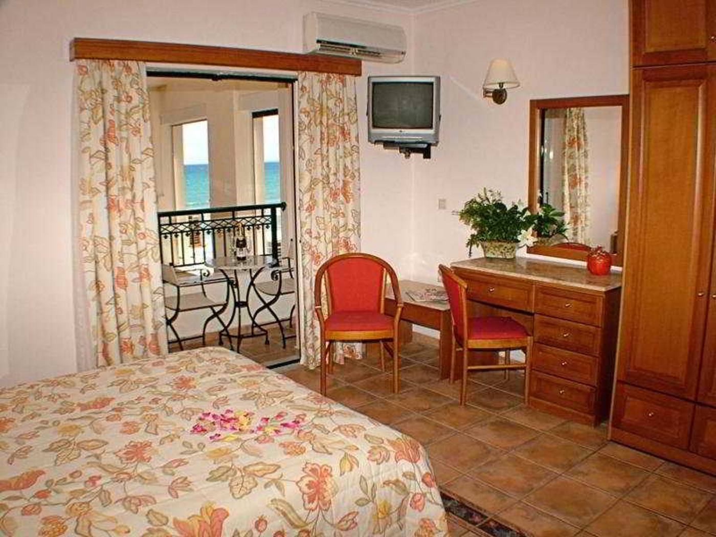Andreolas-Luxury-Suites-Room-21