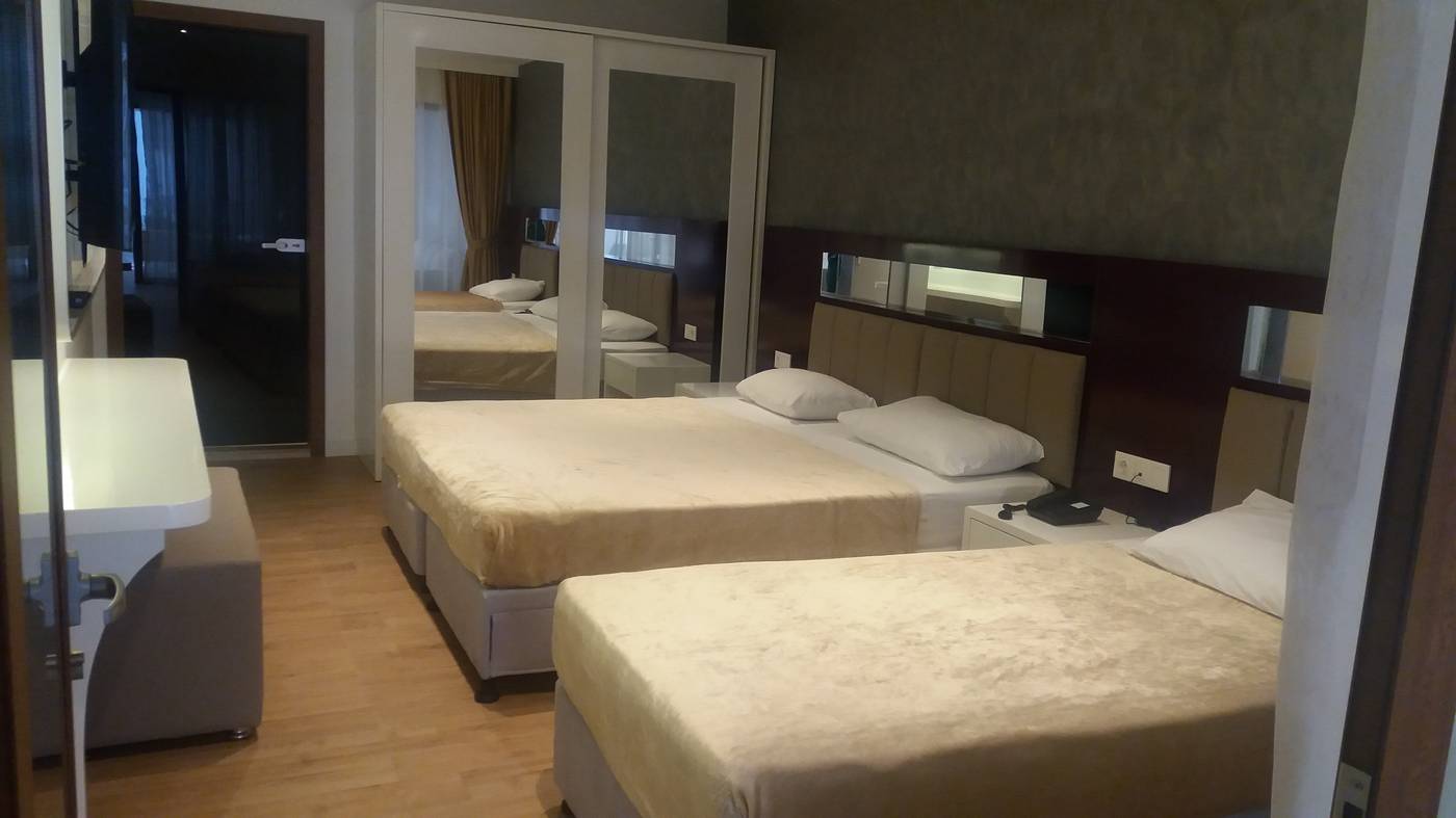 Mirage-World-Room-33
