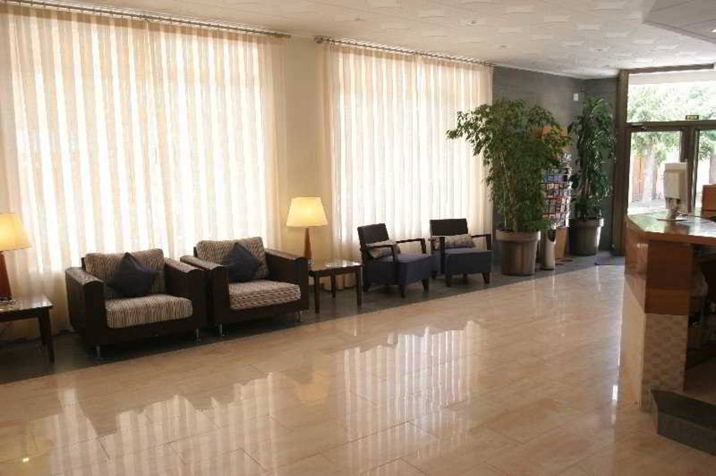 Merce-Hotel-Lobby-36